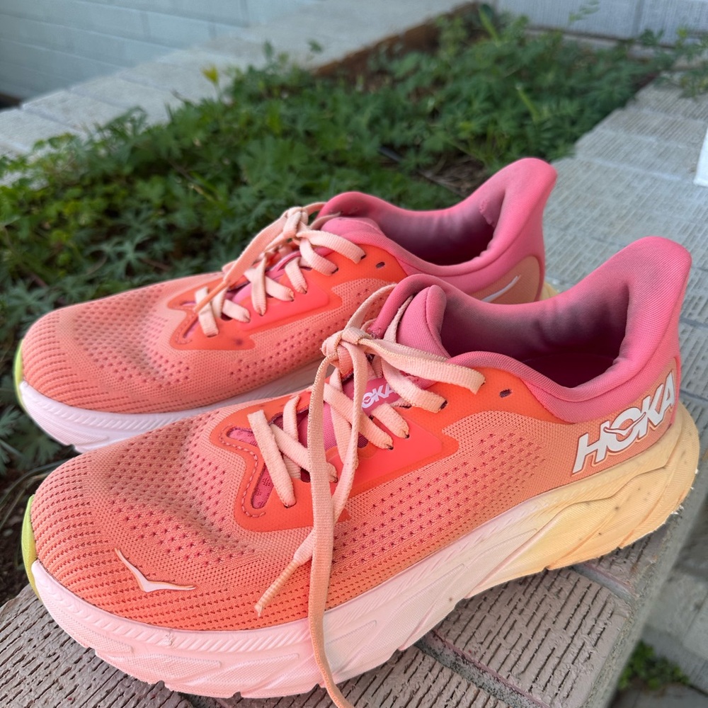 Hoka Women's Arahi 7 (size 7.5)